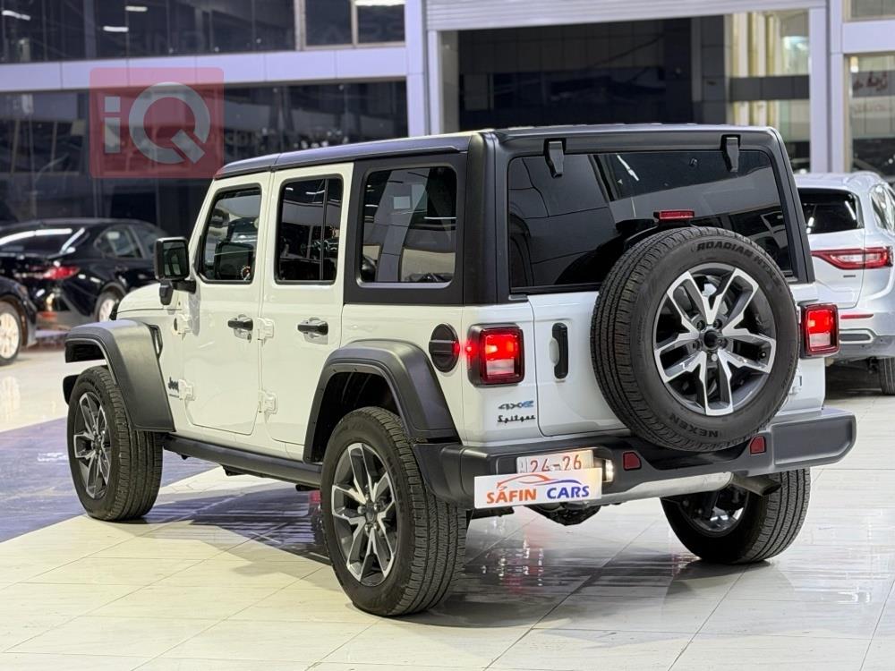 https://cdn.iqcars.ioc12b1092-8cfe-4587-8693-6425371e925d_5.jpg